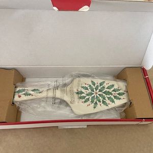 NIB Lenox dessert server